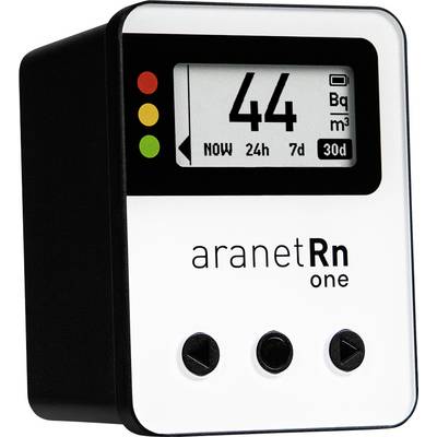 Een draagbaar radonmeetapparaat met de naam 'aranet Rn one' toont een radonwaarde van 44 Bq/m³ aan. Het heeft een digitaal display en drie bedieningsknoppen.