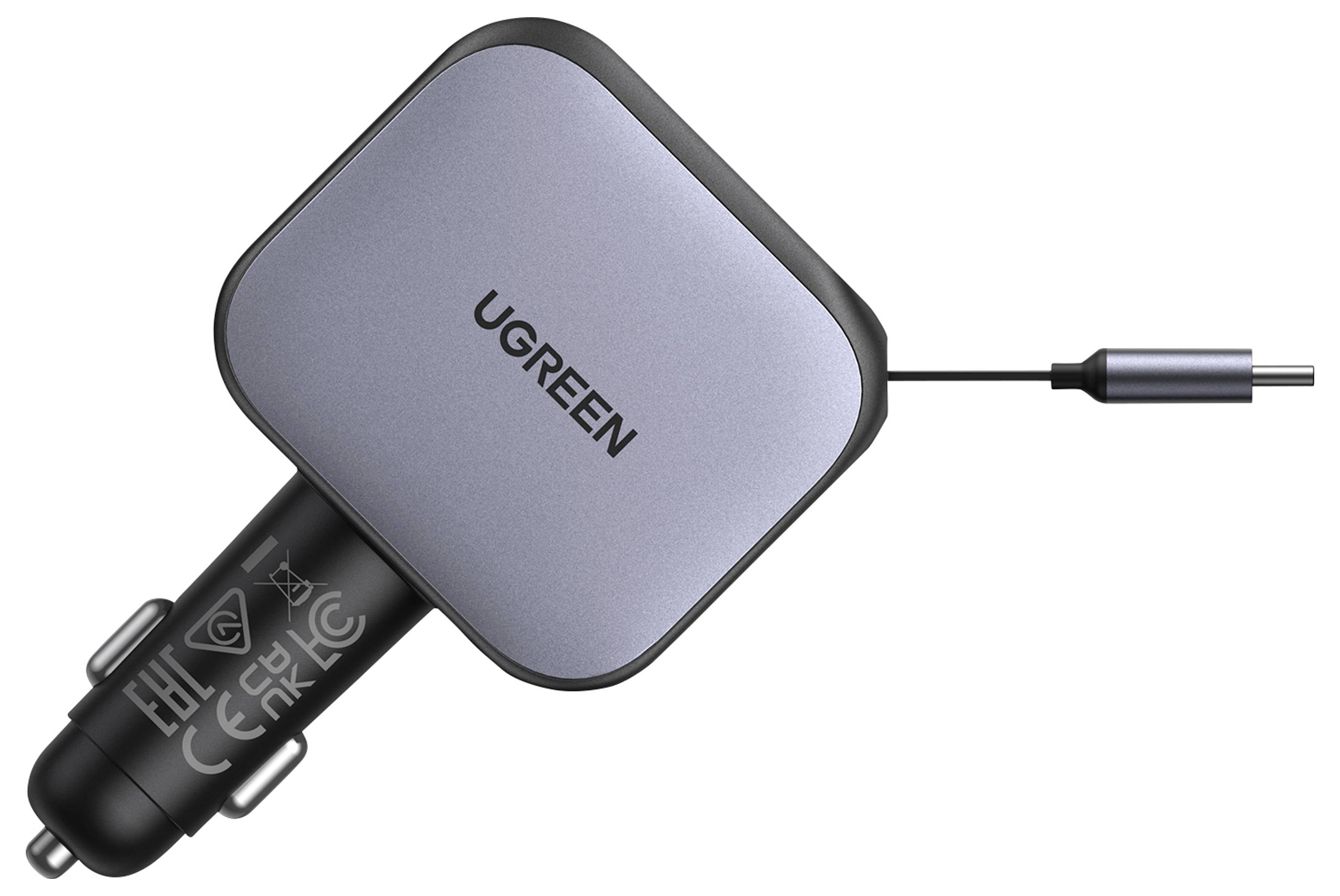 UGREEN auto-oplader adapter met een USB-C-kabel aangesloten op de ene kant en een sigarettenaansteker-stekker op de andere kant.