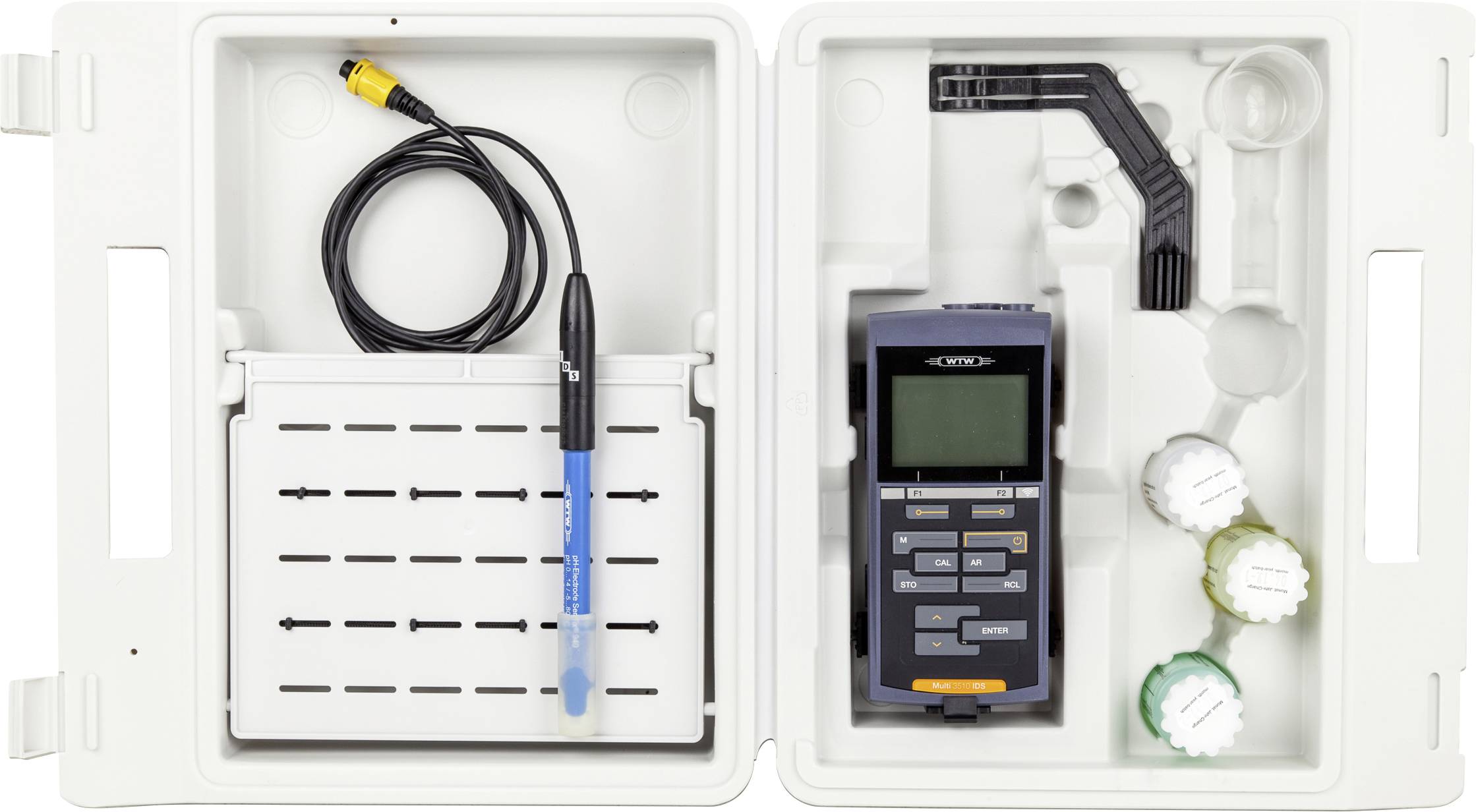 Openkoffer met daarin een digitaal apparaat met knoppen en display, kabels en drie gelabelde cilindrische containers. Gebruikt voor meting of testen.