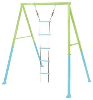 Een A-frame schommelset met een hangende touwladder in blauwe en groene kleuren, staand op een witte achtergrond.