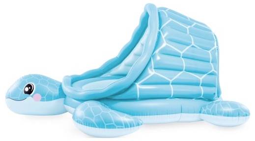 Een blauwe opblaasbare glijbaan ontworpen als een cartoon-zeeschildpad, voorzien van een glimlachend gezicht en schubbenpatronen, bedoeld voor kinderspel.