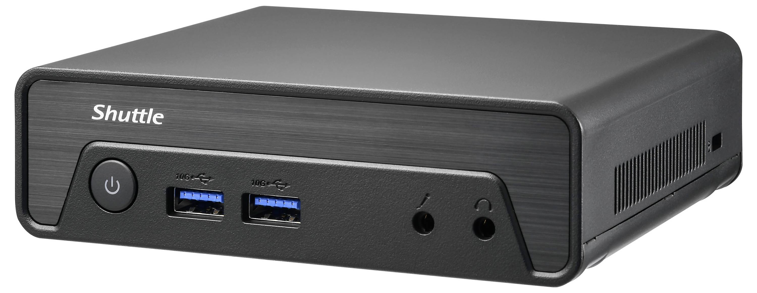 Een compacte, zwarte mini-pc met 'Shuttle'-branding op de voorkant, met een aan/uit-knop, USB-poorten en audiojacks.