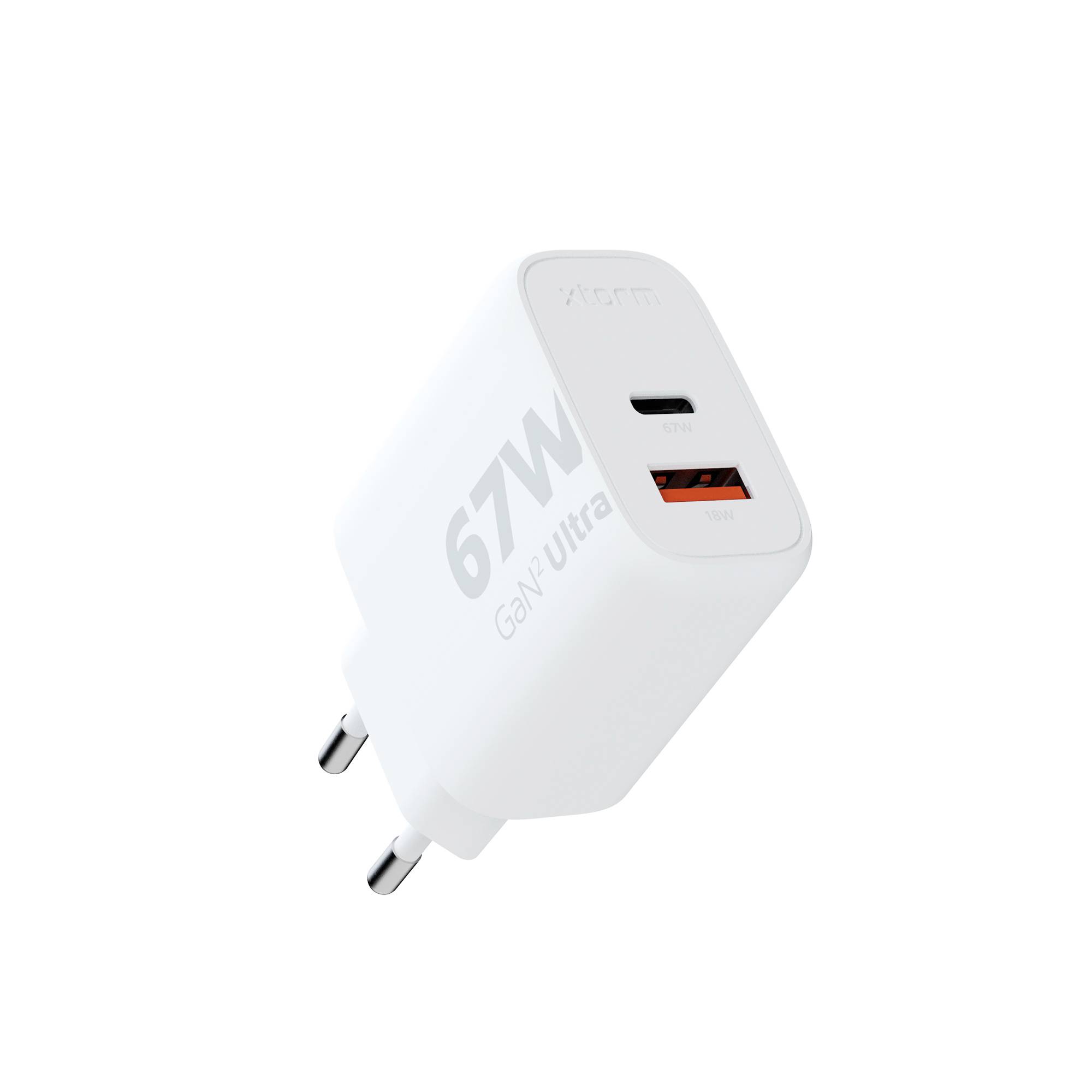 Een witte 67W GaN ultrasnelle oplader met een USB-C-poort en een standaard elektrische stekker.