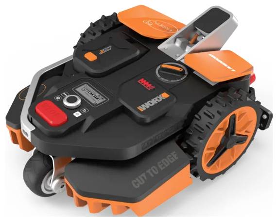 Een robotische grasmaaier met een oranje en zwart design, voorzien van grote wielen, bedieningsknoppen bovenop en het 'WORX'-logo prominent weergegeven.