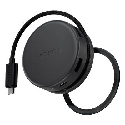Een ronde, zwarte Satechi USB-C-hub met meerdere poorten en een aangesloten kabel.