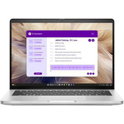Een laptopscherm toont een AI-transcriptieinterface met een audiospeler en een bestandslijst met de titel 'Admin Training - P1.wav'.