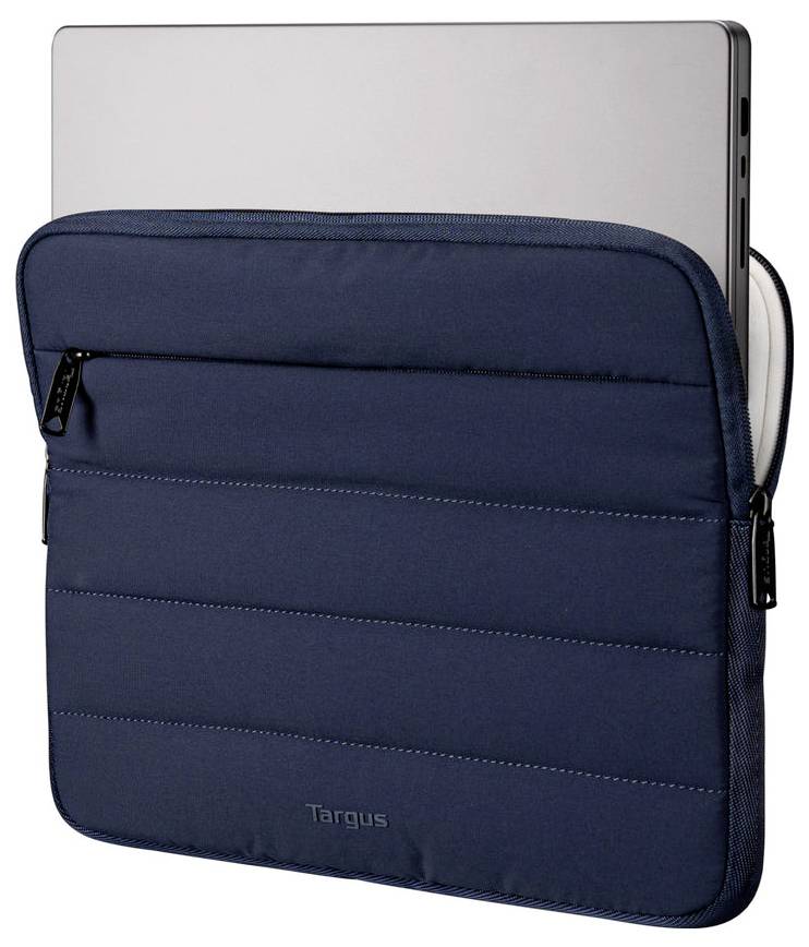 Een laptop gedeeltelijk in een marineblauw Targus hoesje met ritssluiting, ontworpen voor bescherming tijdens transport.