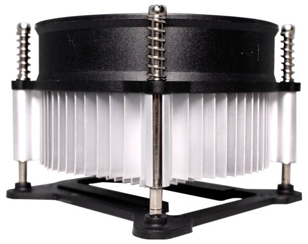 Een zwart en zilverkleurige CPU-koeler met metalen vinnen, gemonteerd op een basis met vier schroeven en veren.