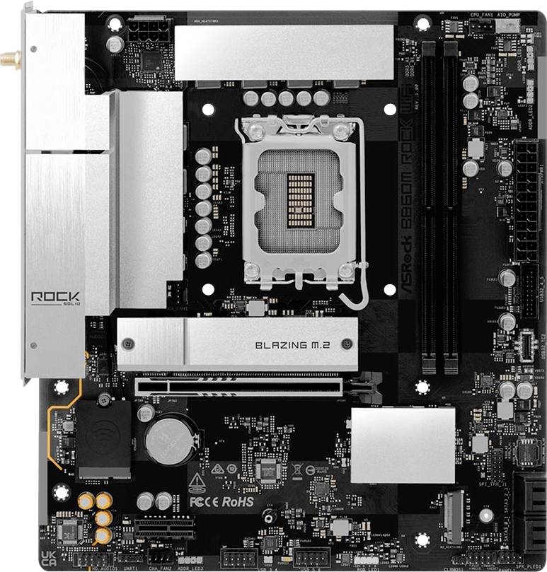 Een computermoederbord met een centrale processorsocket, verschillende slots en connectoren.