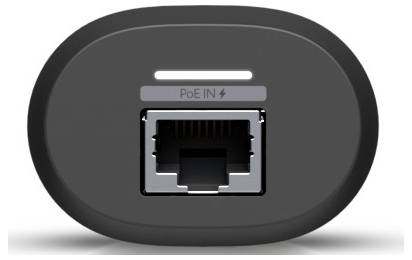 Een close-up van een Ethernet-poort met het label 'PoE IN' op een zwart apparaat, wat aangeeft dat het Power over Ethernet-mogelijkheden heeft.