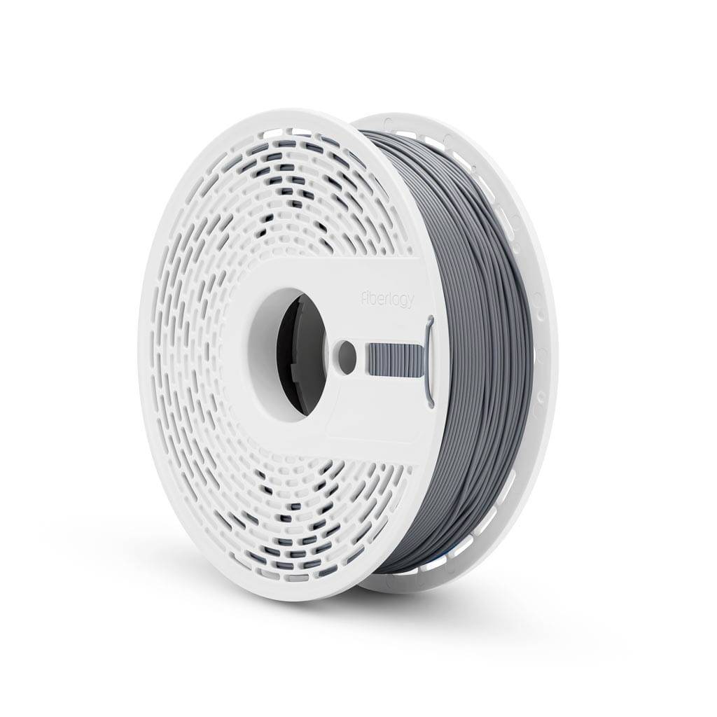Spoel grijze 3D-printerfilament op een witte spoel, geïsoleerd op een witte achtergrond weergegeven.
