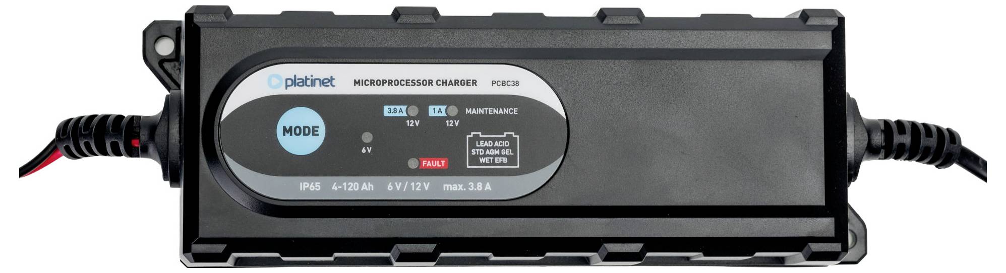 Een rechthoekige zwarte microprocessor-oplader met het label 'platinum' met instellingen voor '6V', '12V' en 'Onderhoud'; de modusknop is zichtbaar.