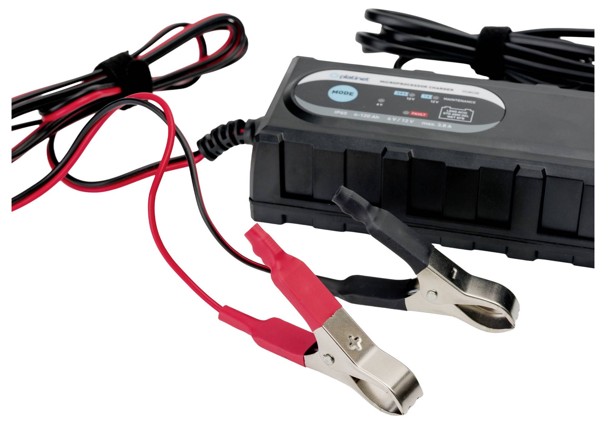 Batterijlader met rode en zwarte krokodillenklemmen aangesloten.