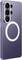 Een slank smartphone met een glanzende afwerking, die het driedubbele camerasysteem aan de achterkant en een opvallend ringdesign rond het centrale gebied toont.