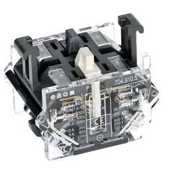 'EAO' elektrische relaisschakelaar, model 704.910.5, voorzien van een transparante behuizing met zichtbare onderdelen, gelabelde specificaties op het oppervlak.