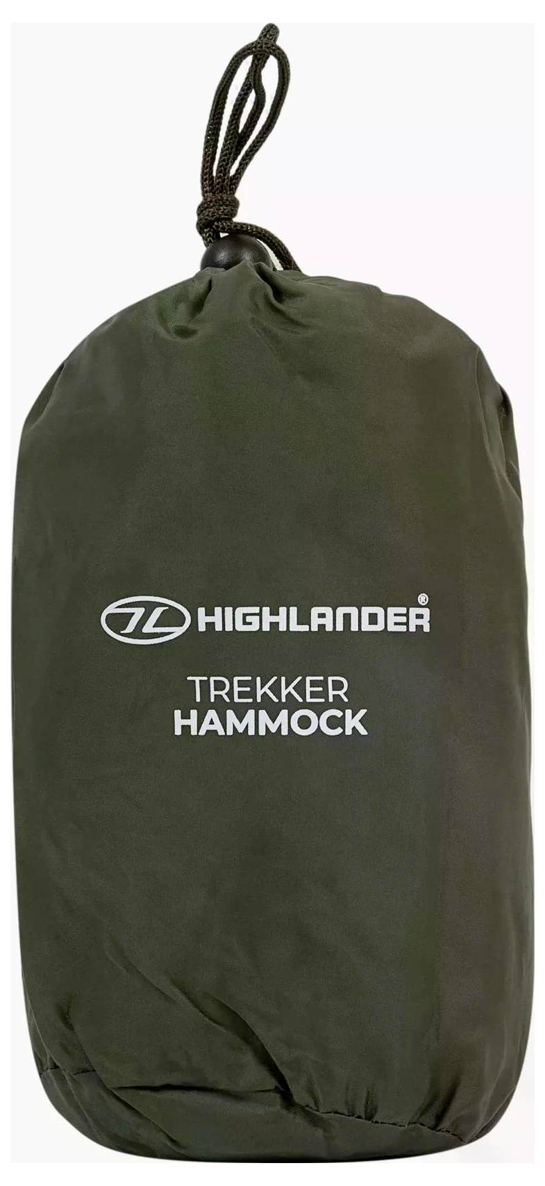 Een donkergroene hangmat in een trekkoordzak met het label 'Highlander Trekker Hammock'.