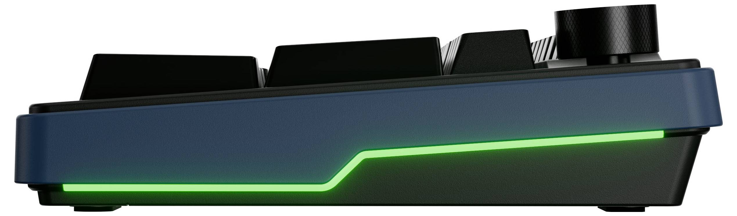 Zijkant van een zwart gaming-toetsenbord met blauwe afwerking en groene LED-achterverlichting, weergegeven op een witte achtergrond.