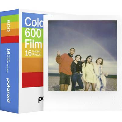 Een Polaroid-foto met vier mensen die lachen onder een regenboog op een strand. De foto staat naast een doos Polaroid Color 600-film.