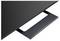 Een slanke, moderne TV-hoek met een dun zwart frame en een rechthoekige standaard, gezien vanuit een bovenaanzicht, die minimalistische vormgeving toont.