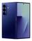 Een blauwe smartphone met een groot, uitgevouwen scherm dat een gradiëntachtergrond weergeeft. Drie camera-lenzen aan de achterkant zijn zichtbaar aan de zijkant.