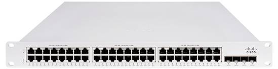 Een Cisco-netwerkschakelaar met meerdere Ethernet-poorten gerangschikt in rijen, gebruikt voor het verbinden van apparaten in een netwerk.