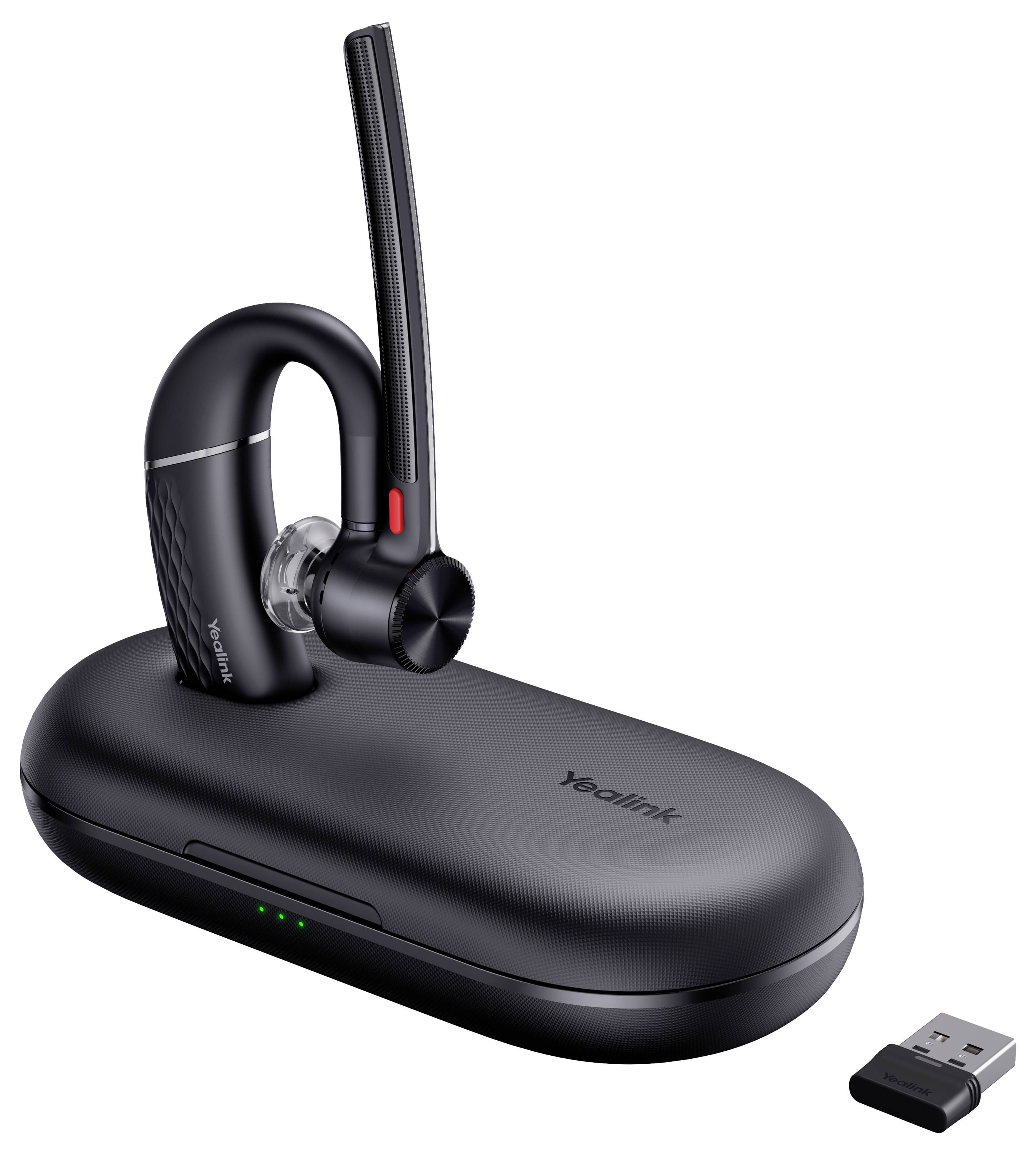 Draadloos oortje met een flexibele microfoon op een laadstation, naast een USB-dongle, ontworpen voor duidelijke audiocommunicatie.