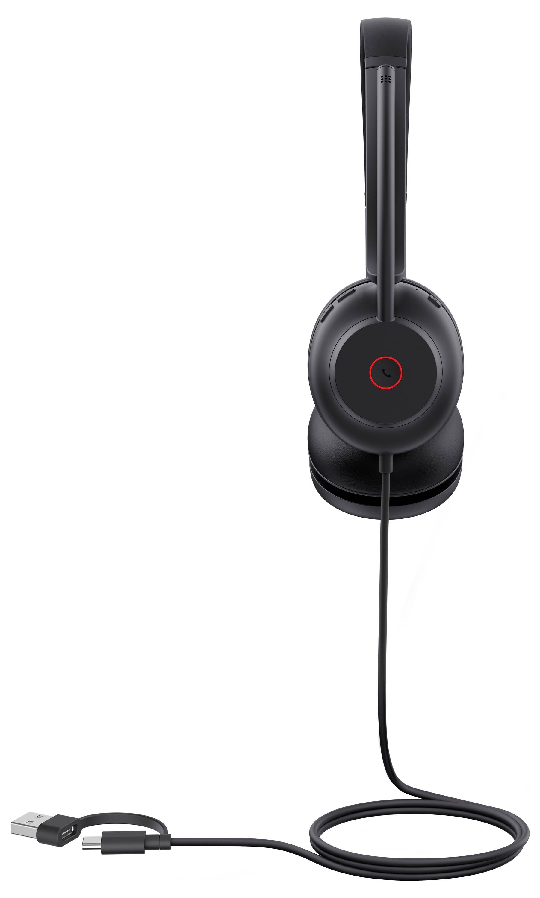 Zwart bedraad headset met een USB-aansluiting, voorzien van een rood circulair design op de rechter oorschelp, weergegeven tegen een witte achtergrond.