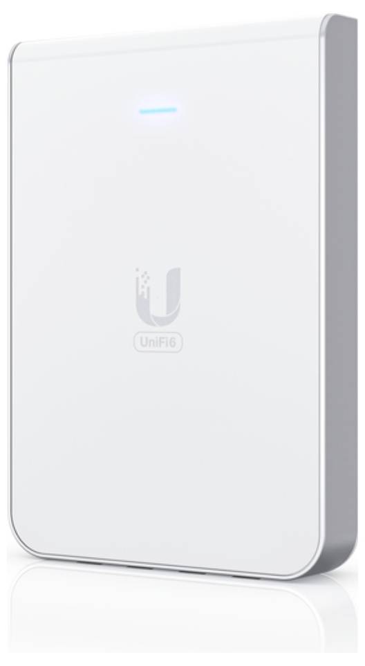 Een witte UniFi 6 WiFi-toegangspunt met een gloeiend blauw statuslampje aan de voorkant.