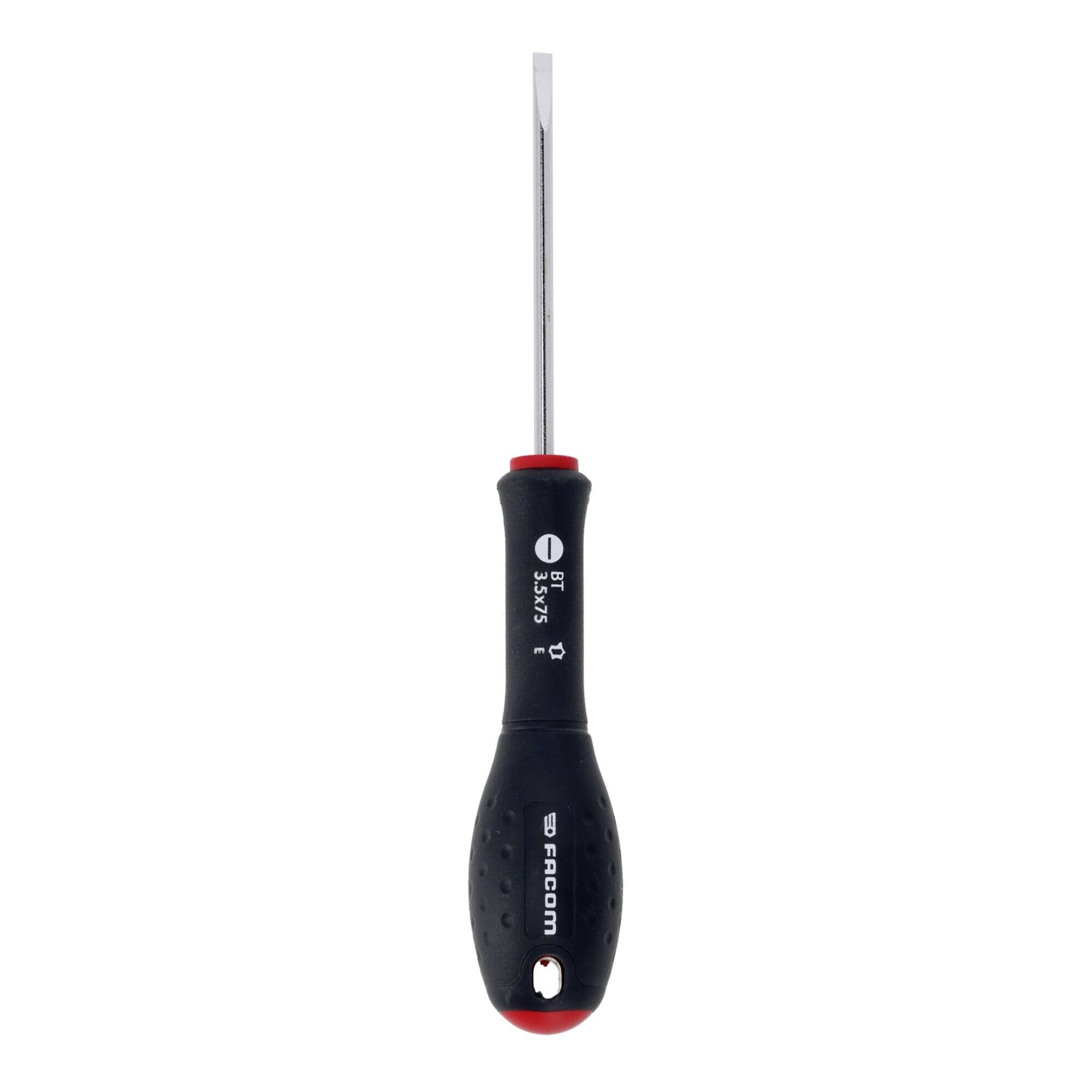 Een zwart-handige platte schroevendraaier met rode accenten en een metalen schacht, afgebeeld tegen een effen witte achtergrond.