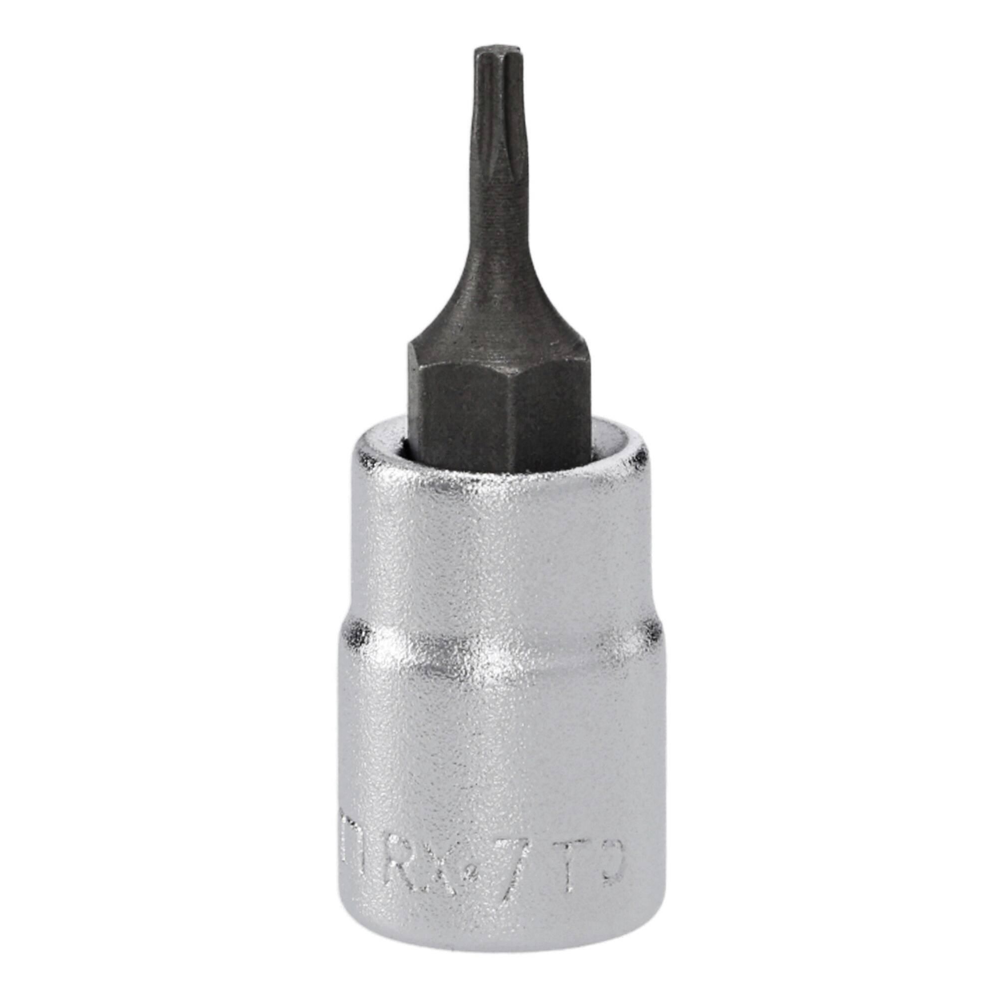 Een metalen Torx-bits schroevendraaier met een T7 stervormig hoofd ingesloten in een glanzende zilveren kop, gebruikt voor het losdraaien van schroeven met sterpatronen.