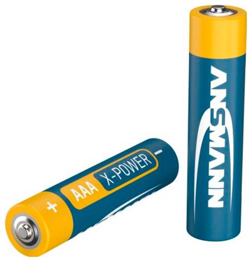 Twee AA Energizer-batterijen, een rechtopstaand en een liggend, met gele en blauwe etiketten op een witte achtergrond.
