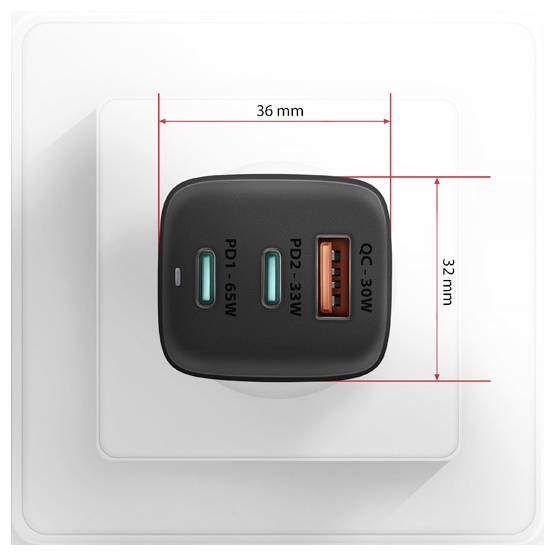 Compacte zwarte wandlader met twee USB-C-poorten en één USB-A-poort, afgebeeld op een wit bord met aangegeven afmetingen van 36 mm breed en 32 mm hoog.