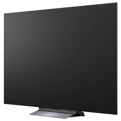 Grote flatscreen-tv met een leeg donker scherm op een standaard, van voren onder een lichte hoek afgebeeld.