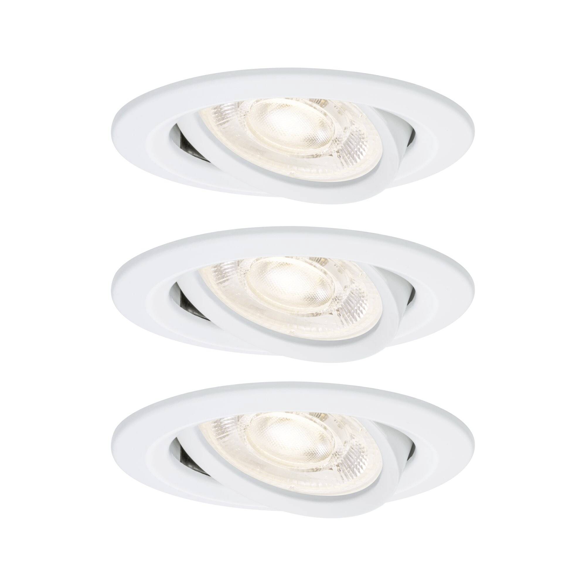 Drie witte inbouwspotlights voor het plafond met verstelbare schuine afwerkingsringen, weergegeven op een effen witte achtergrond.