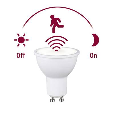 Slimme LED-lamp met bewegingsmelder, weergegeven terwijl deze overgeschakeld wordt van 'Uit' overdag naar 'Aan' 's nachts wanneer beweging wordt gedetecteerd.