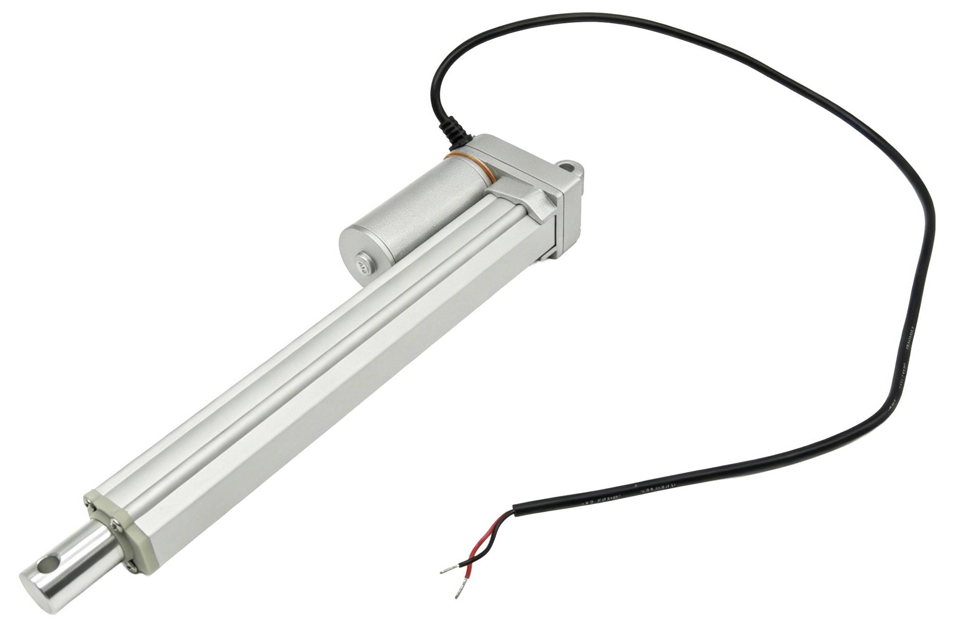 Elektrische lineaire actuator met zilveren behuizing, uitgebreide staaf en bevestigde zwarte voedingskabel met rode en zwarte draadaansluitingen op een witte achtergrond