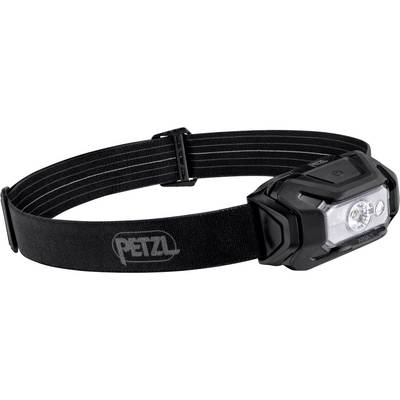Zwarte PETZL-hoofdlamp met verstelbare elastische band, onder een hoek weergegeven op een witte achtergrond.
