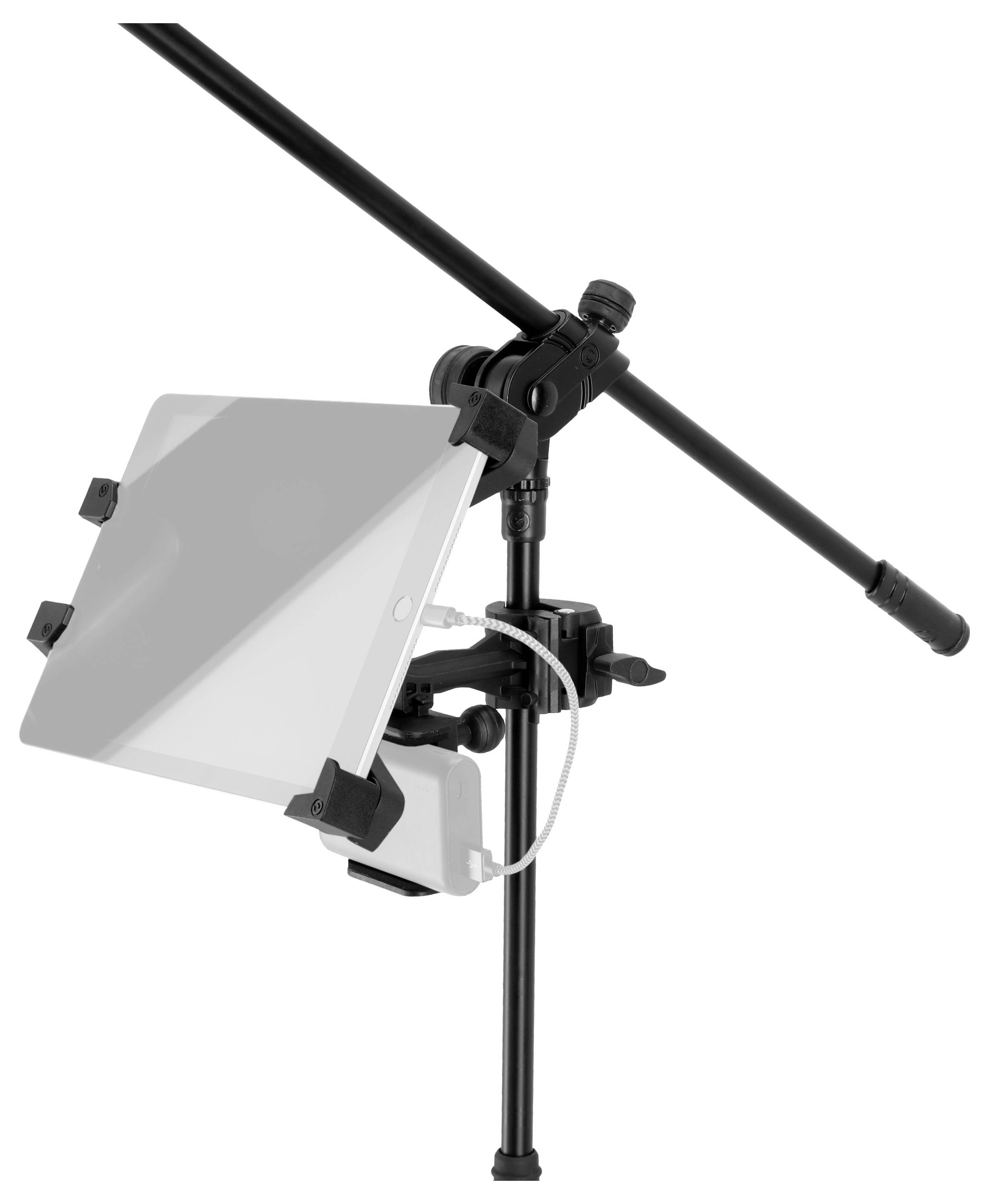 Staande overhead microfoonstandaard met boomearm en bijbehorende tablet- of bladmuziekhouder op een witte achtergrond.