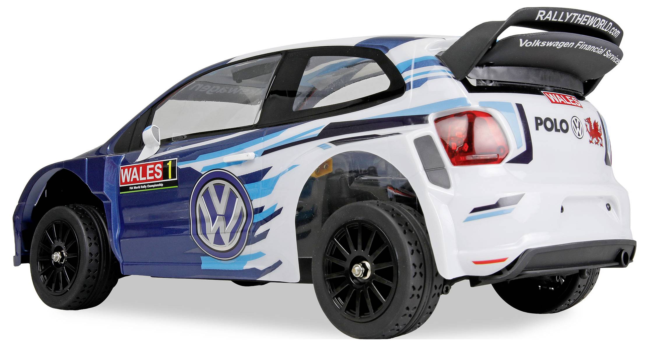 Witte Volkswagen Polo rallycross auto met blauwe grafische elementen, 'WALES' sticker en achtervleugel, afgebeeld in achter driekwart aanzicht tegen een eenvoudige achtergrond.