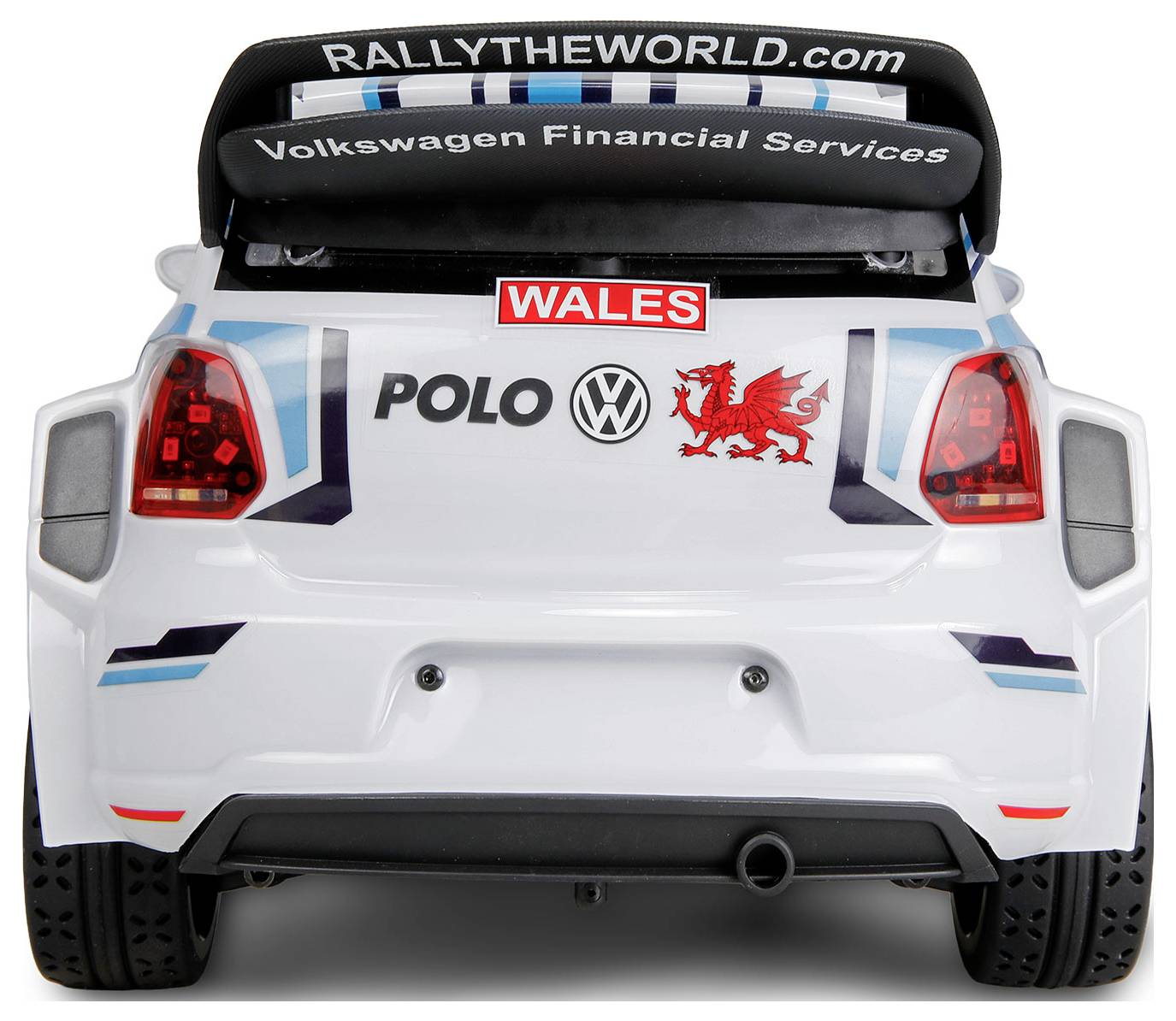 Achteraanzicht van een witte Volkswagen Polo rally-auto met 'WALES', Volkswagen Financial Services en rallyworld.com-branding, plus een rood Welsh draak-decal.