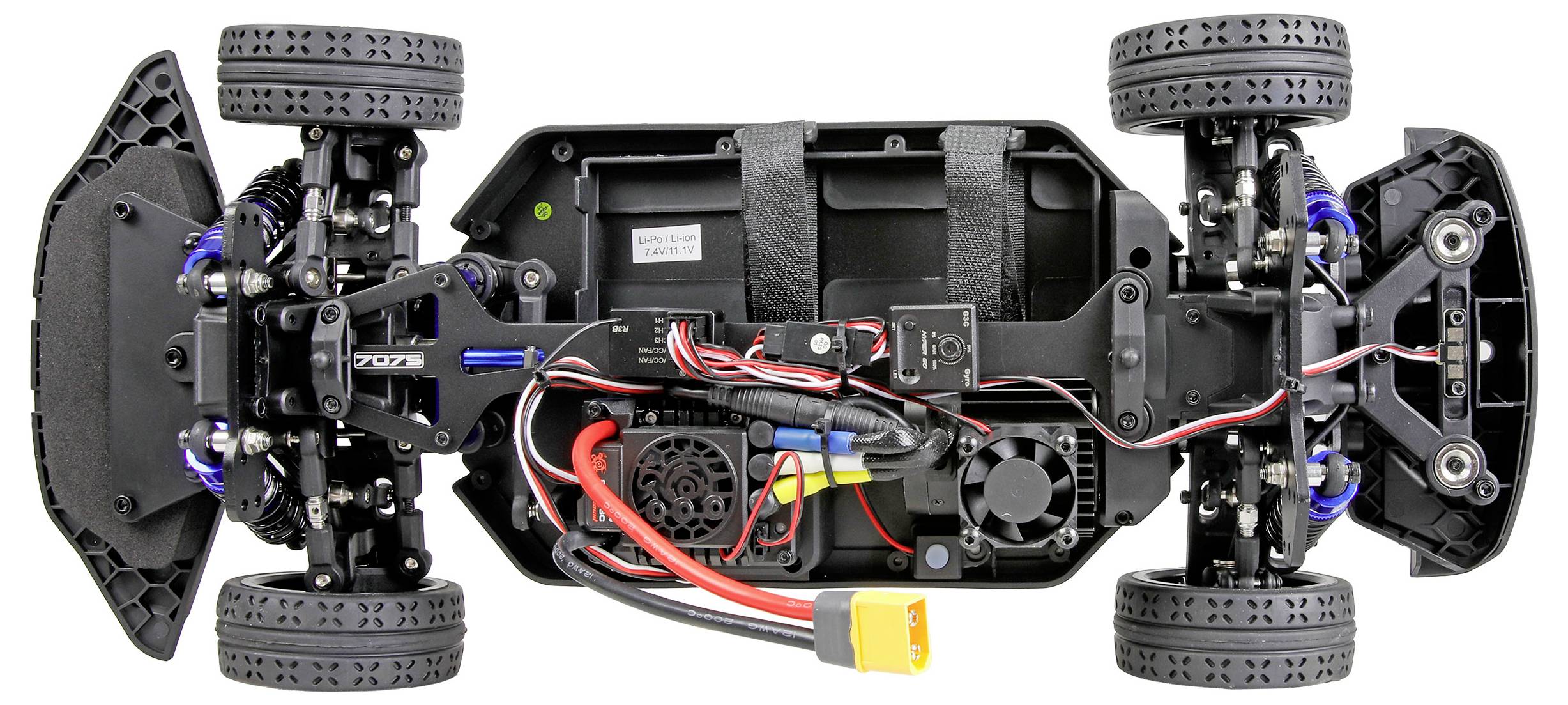 Bovenaanzicht van een afstandsbediende terreinwagen met blootgestelde batterij, bedrading, motoren, ophanging en vier gegroefd terrain-banden.