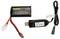 Lithium-ion oplaadbare batterijpack met rood/zwarte draad en witte connector, plus USB-oplaadkabel met micro-USB-stekker, getoond op witte achtergrond.