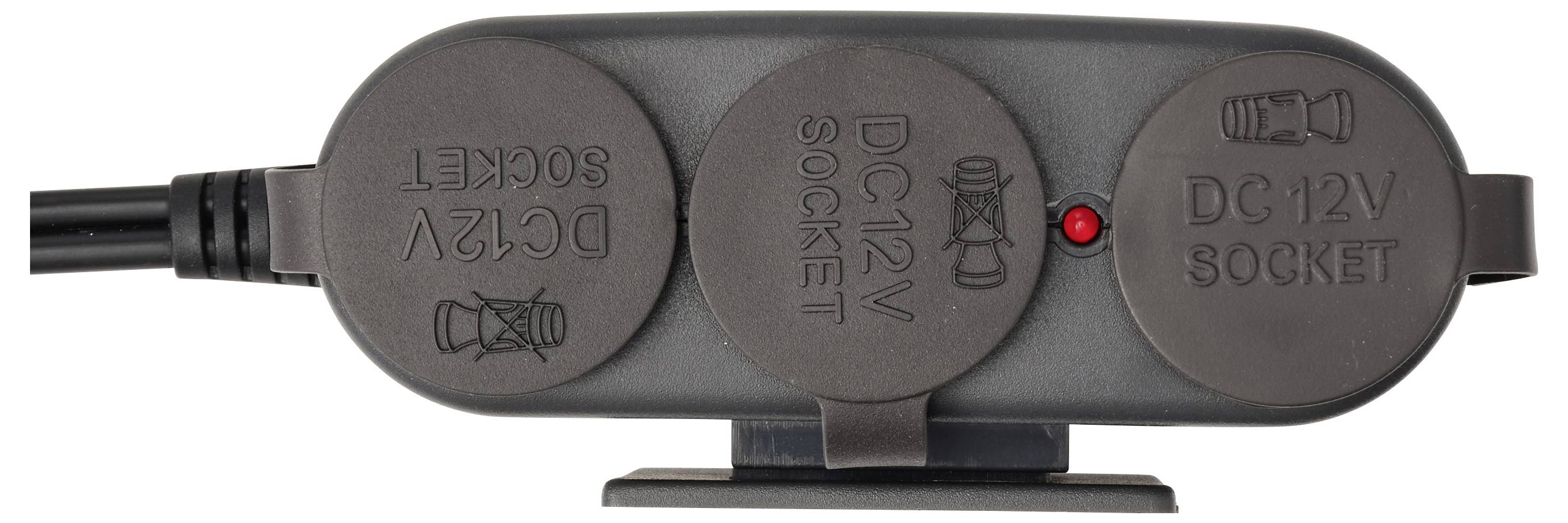 Drievoudige 12V DC voedingsstekeradapter met één rode indicatorlamp en stekkers aan beide zijden aangesloten.