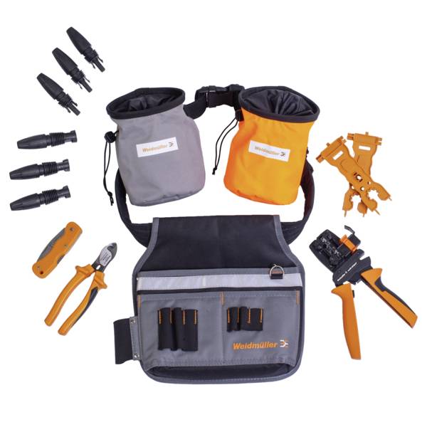 Assortiment elektriciëngereedschapkit met zwarte, grijze en oranje tassen, tang, snijders, draadstripper, connectoren en kabelaccessoires.