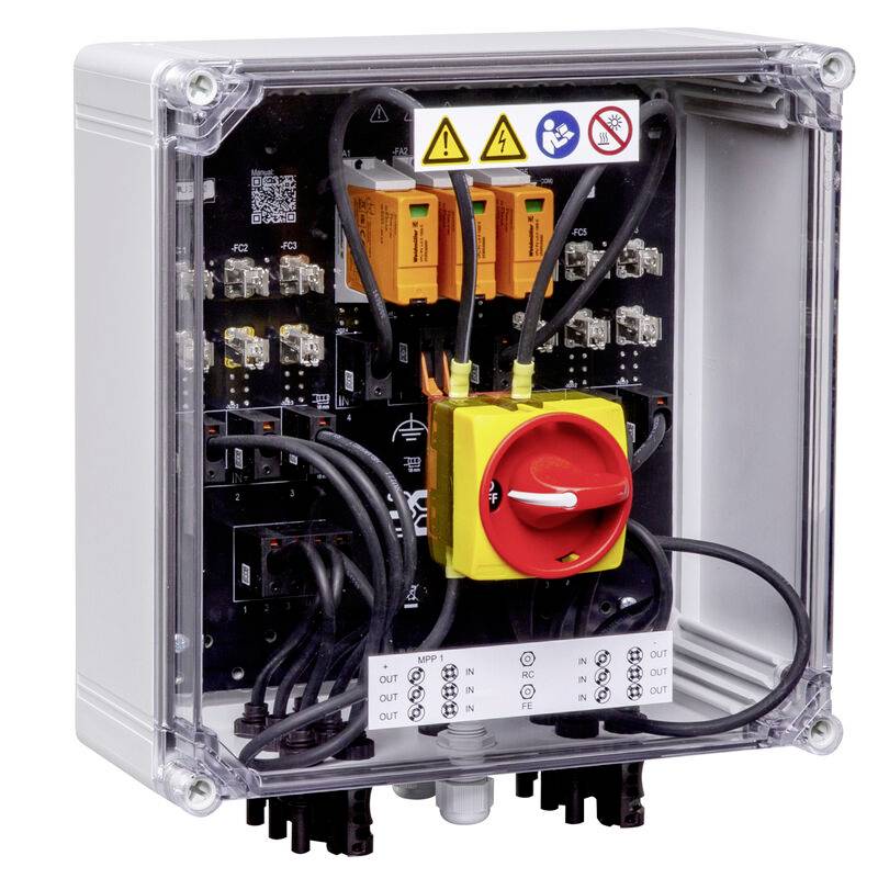 Elektrische bedieningskast met een transparante afdekking, oranje modules, bedrading en een rode rotatie-schakelaar voor stroomonderbreking aan de voorkant.