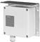 Witte Siemens elektrische kast met metalen bevestigingsbeugel en kabelwartel, getoond in een productfoto.