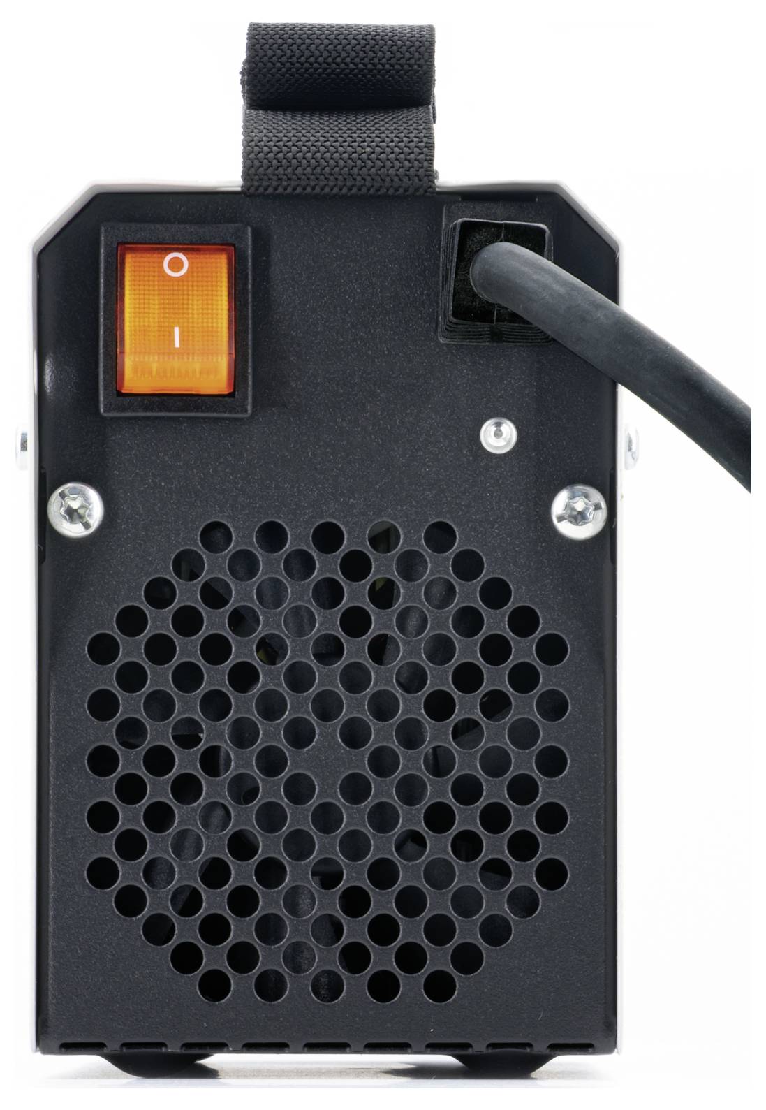 Zwart draagbaar apparaat met oranje aan/uit-schakelaar, handvat, koelingsopening en aangesloten kabel op een witte achtergrond