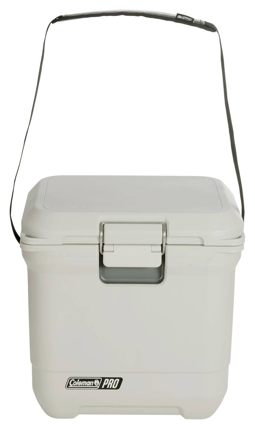 Witte Coleman Pro koelbox met gesloten deksel en lange schouderriem op een effen witte achtergrond.