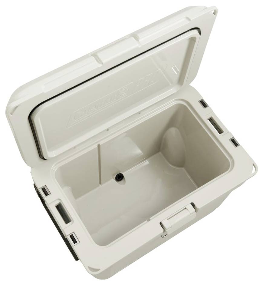 Open witte geïsoleerde koelbox met deksel omhoog, lege binnenkant zichtbaar en afvoerstop.