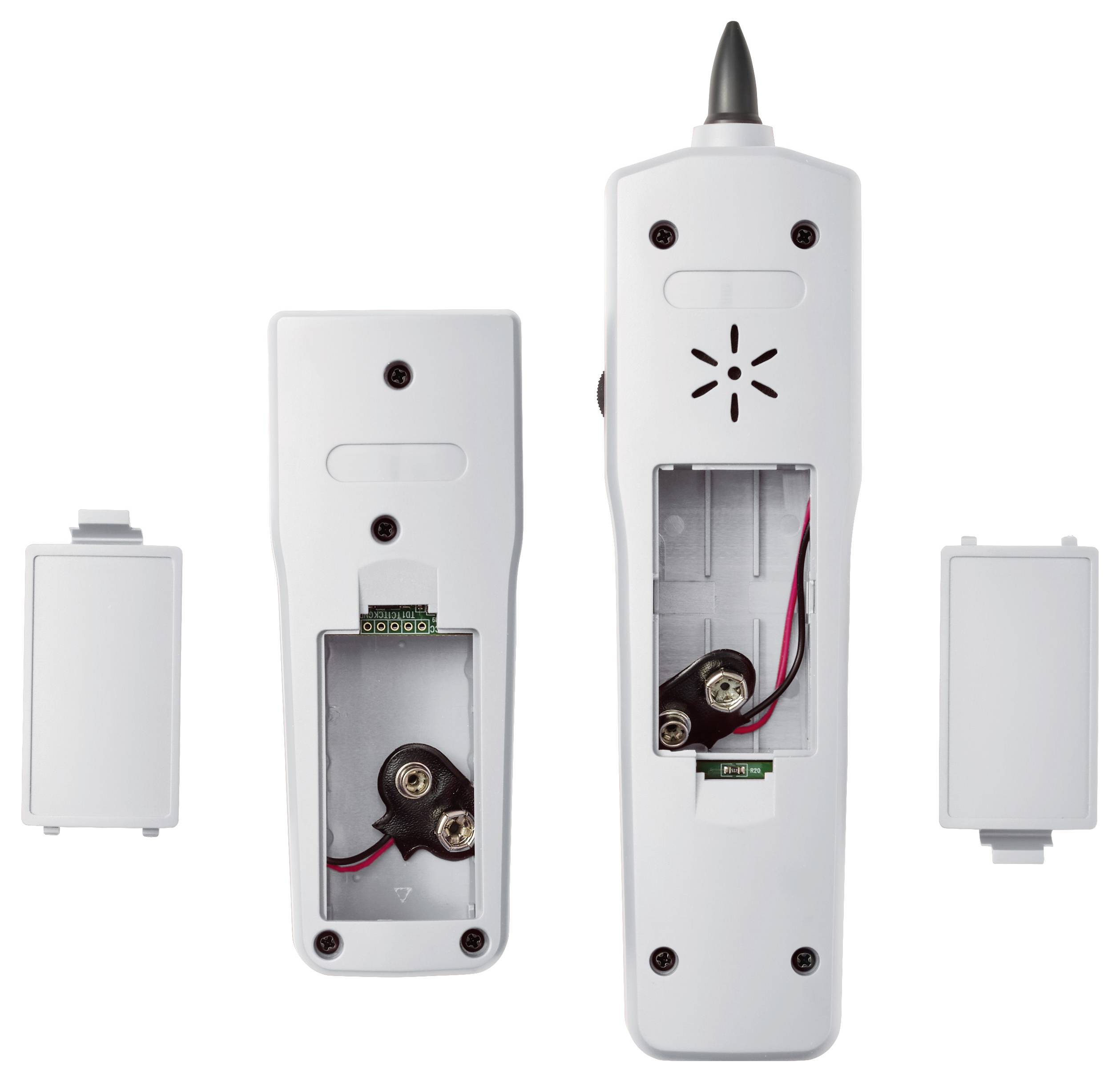 Drie aanzichten van een wit elektronisch apparaatbehuizing, met voor- en achterkant met open batterijocompartimenten en bedrading, plus twee verwijderbare zijkleppen.